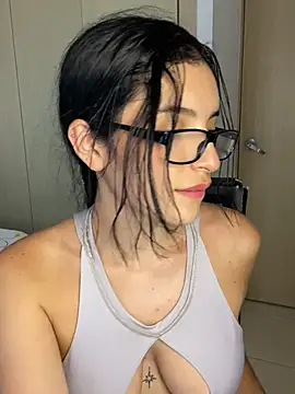 Snapshot of dakota_le chatting on March 13, 2025, 5:07 pm dakota le online show from March 13, 2025, 5:07 pm