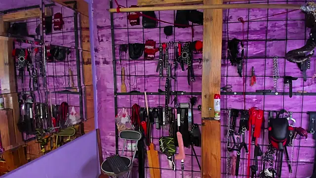 alexia aitanaa  online show from October 30, 2025, 2:13 am