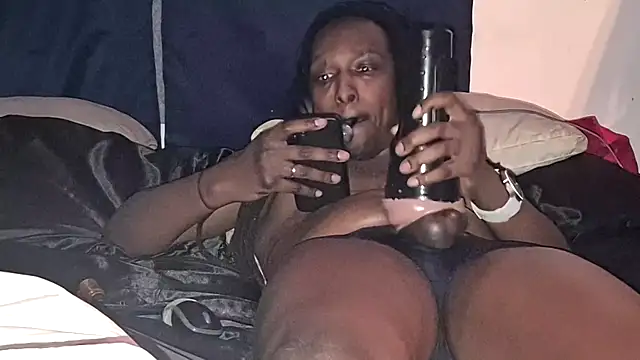 suzyswallowsxxx704 online show from February 8, 2026, 2:20 pm