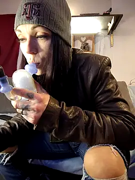 Genevieve143 online show from December 5, 2025, 5:05 am