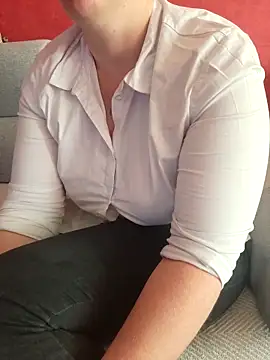 cruellaculdenfer67 online show from October 14, 2025, 8:26 am