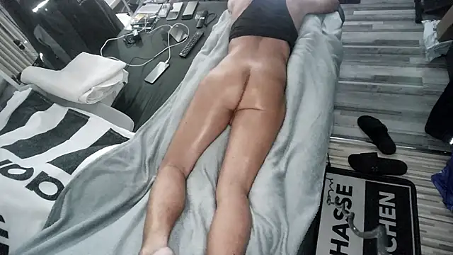 only1po online show from December 15, 2025, 7:51 pm