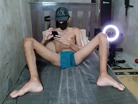 skinnyboy1000 online show from November 12, 2025, 5:02 pm