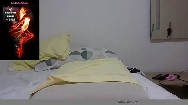 saramartinez1000 online show from October 30, 2025, 3:46 pm