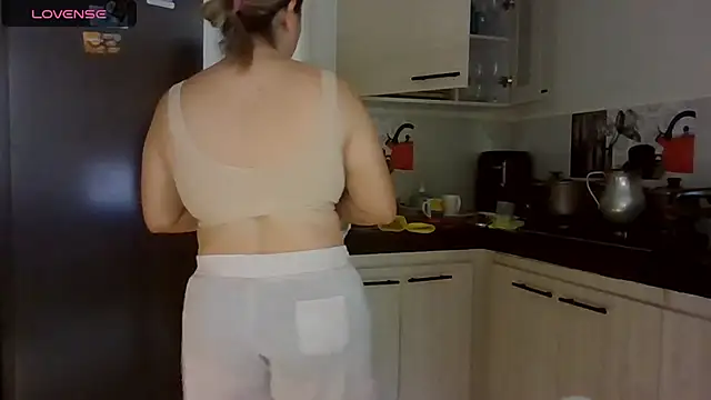 saramartinez1000 online show from February 17, 2026, 5:30 pm