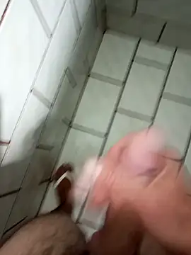 Snapshot of Din0071 chatting on December 3, 2024, 2:03 am Din0071 online show from December 3, 2024, 2:03 am