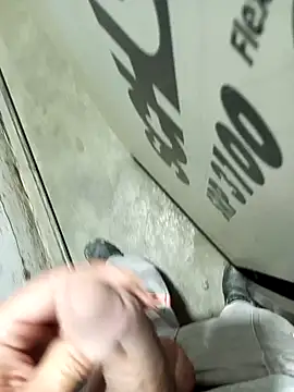 Snapshot of Din0071 chatting on January 16, 2025, 10:44 pm Din0071 online show from January 16, 2025, 10:44 pm