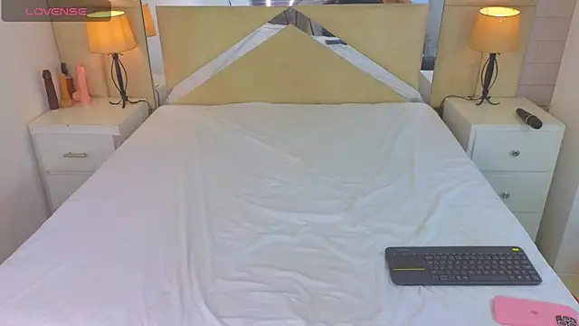 Snapshot of Tiphani_walker_ chatting on September 27, 2025, 12:15 am Tiphani walker online show from September 27, 2025, 12:15 am