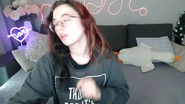 Mini Diva online show from April 12, 2026, 8:08 am