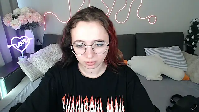 Mini Diva online show from April 21, 2026, 8:31 am