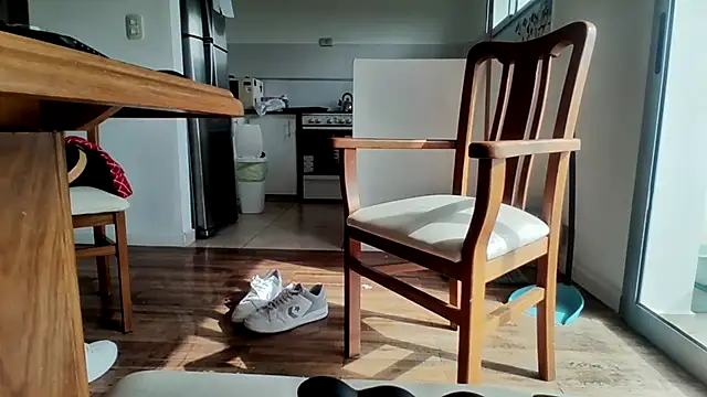 nicolaaaaas online show from March 4, 2025, 1:06 pm