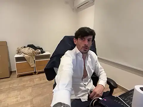 nicolaaaaas online show from October 9, 2025, 9:46 pm