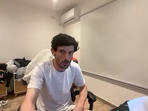 nicolaaaaas online show from October 17, 2025, 6:16 am