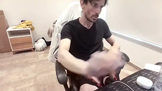 nicolaaaaas online show from October 24, 2025, 12:45 pm