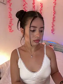 AliceJovovich online show from December 4, 2024, 5:55 pm