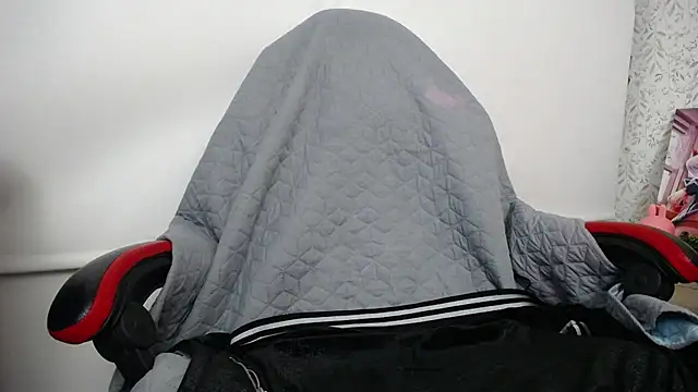 luly pink online show from November 12, 2025, 3:29 am