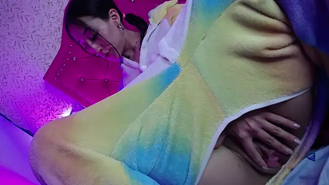 luly pink online show from February 25, 2026, 12:37 pm