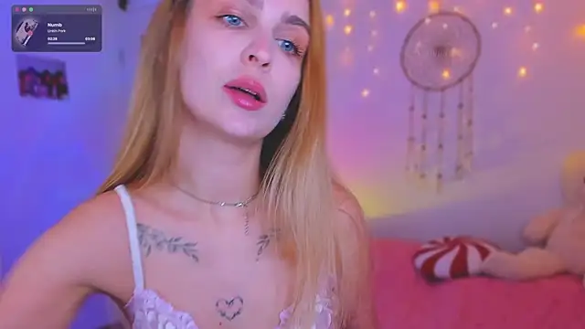 Kamila icee online show from February 13, 2025, 7:42 pm