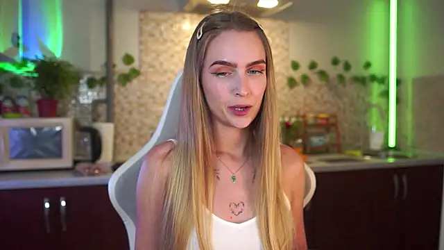 Kamila icee online show from September 14, 2025, 4:50 pm