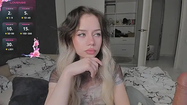 KellyBarton online show from December 19, 2024, 10:10 pm