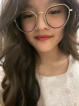 Krixxi22 online show from December 10, 2024, 5:00 pm