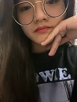 Krixxi22 online show from December 17, 2024, 3:39 pm