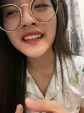 Krixxi22 online show from January 8, 2025, 2:03 pm