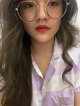 Krixxi22 online show from March 4, 2025, 2:32 pm