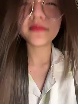 Krixxi22 online show from October 27, 2025, 2:32 pm