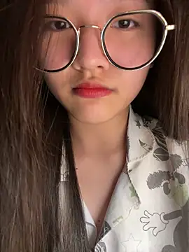 Krixxi22 online show from November 6, 2025, 2:18 pm