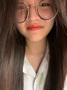 Krixxi22 online show from November 15, 2025, 7:32 pm