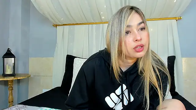 AnnaVictoria   online show from January 4, 2025, 3:40 am