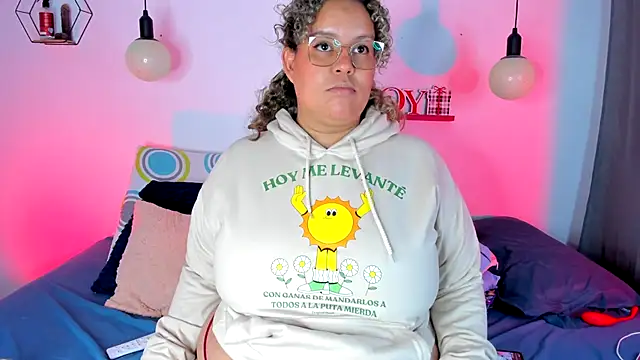 monicabbw  online show from February 28, 2025, 12:10 am