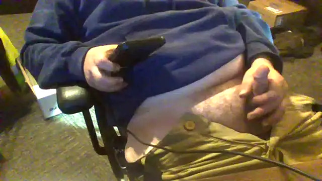 Snapshot of daddysmalldick502 chatting on April 13, 2026, 2:00 pm daddysmalldick502 online show from April 13, 2026, 2:00 pm