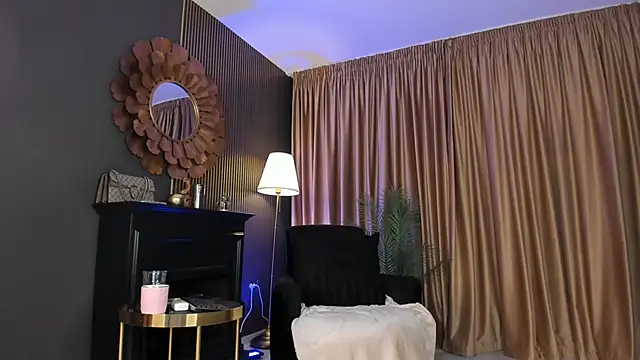 Snapshot of LovingBlondie chatting on June 18, 2026, 2:56 am LovingBlondie online show from June 18, 2026, 2:56 am