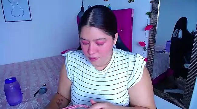 Snapshot of littleflower4you chatting on February 26, 2025, 7:16 pm littleflower4you online show from February 26, 2025, 7:16 pm