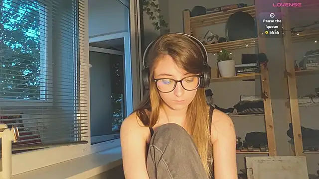 monlight  dana online show from September 20, 2025, 4:52 pm