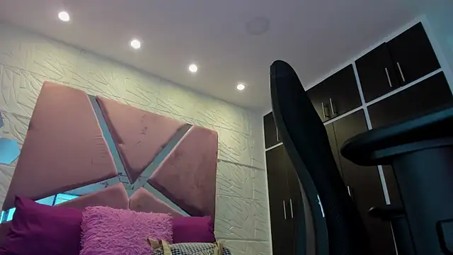 Charlotte Ice1 online show from February 26, 2025, 3:19 pm