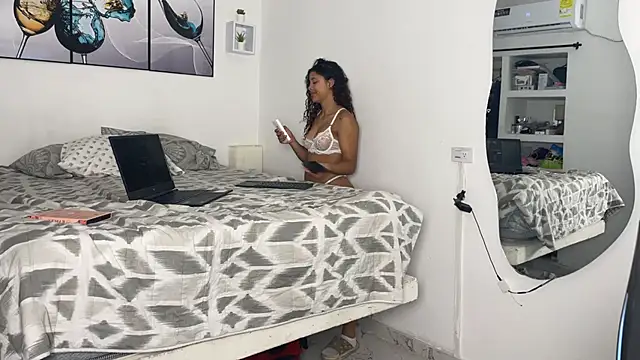 Snapshot of wendy_alejo1712 chatting on October 17, 2025, 12:25 am wendy alejo1712 online show from October 17, 2025, 12:25 am