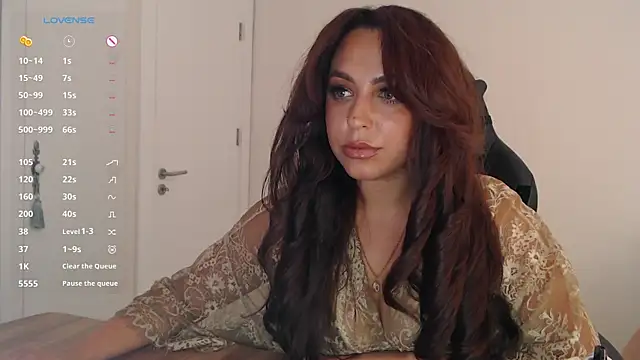 Snapshot of _Just_a_queen_3 chatting on June 8, 2026, 4:51 pm Just a queen 3 online show from June 8, 2026, 4:51 pm