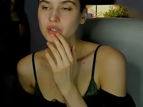 sarah perfect online show from November 9, 2025, 10:46 am