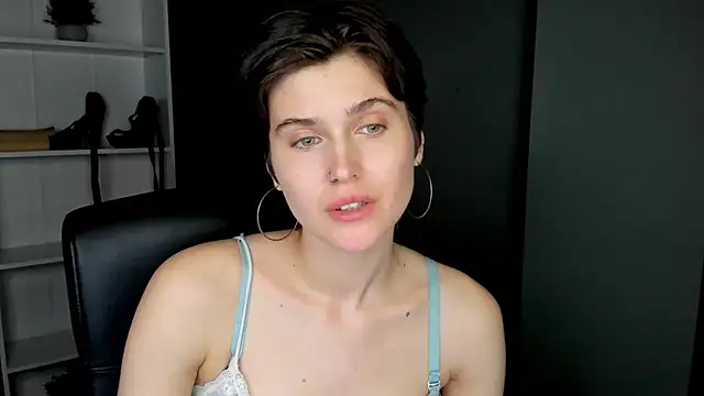 Snapshot of sarah_perfect chatting on April 19, 2026, 5:34 pm sarah perfect online show from April 19, 2026, 5:34 pm