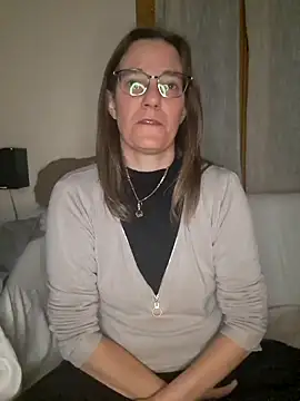 SpiceLea online show from December 19, 2024, 10:21 pm