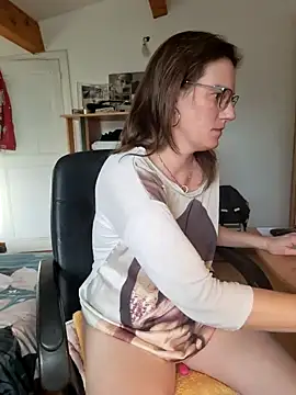 SpiceLea online show from February 1, 2025, 3:50 pm