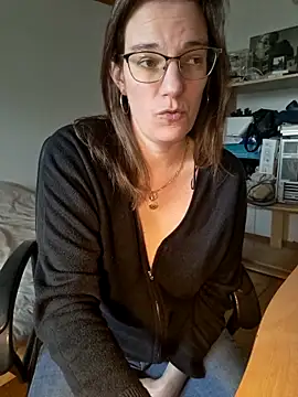 SpiceLea online show from March 4, 2025, 12:33 pm