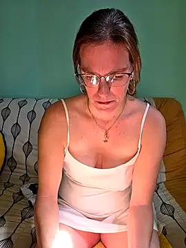 SpiceLea online show from September 15, 2025, 11:32 am