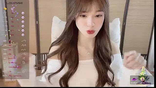 Yuuuuuly online show from December 17, 2024, 3:28 pm