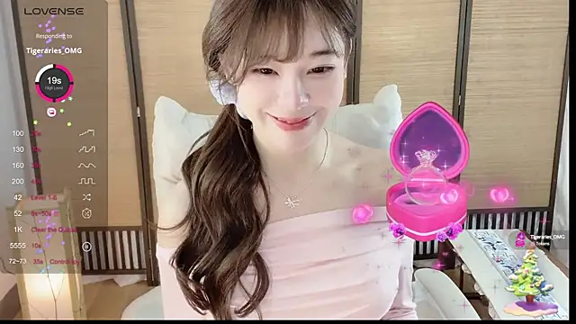 Yuuuuuly online show from December 18, 2024, 4:49 pm