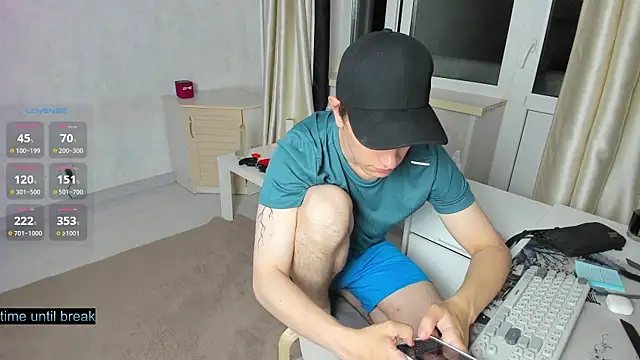 Snapshot of tailer_ chatting on July 17, 2026, 7:41 pm tailer online show from July 17, 2026, 7:41 pm