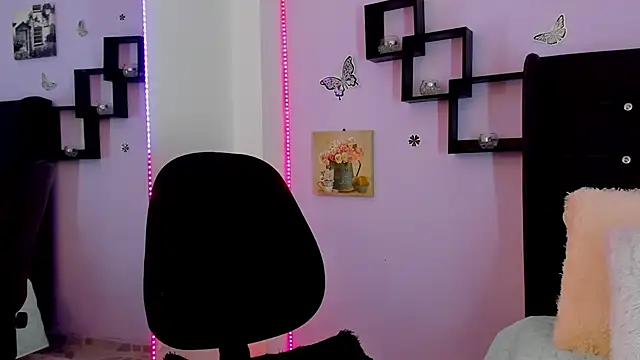 Snapshot of Laurablue chatting on December 20, 2024, 12:08 am Laurablue online show from December 20, 2024, 12:08 am